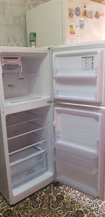 Продается в хорошом состоянии 2 камерный хододильник