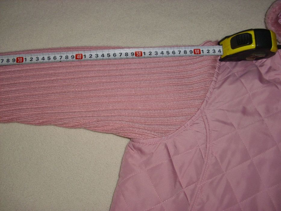 Розово яке с плетени ръкави и плетена качулка - изгодно.