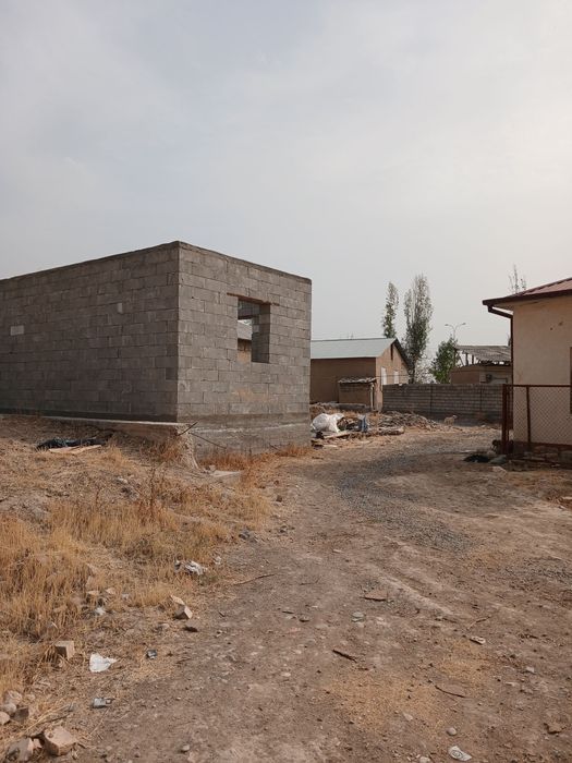 4 хона уй солинган пена блокдан томи ёпилмаган 3 соток