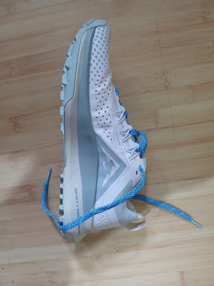 adidasi nike react