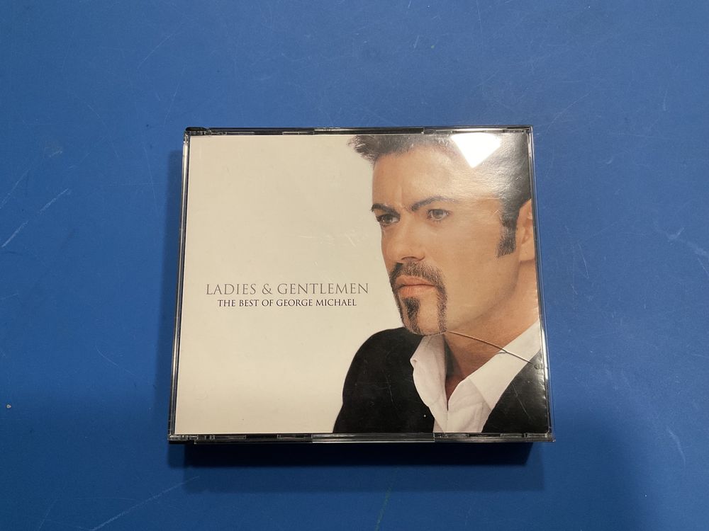 Vând album Best of - George Michael (2 CD-uri)