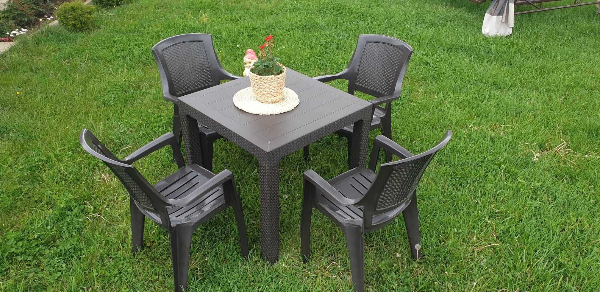 Продавам градински комплект - маса с 4 стола