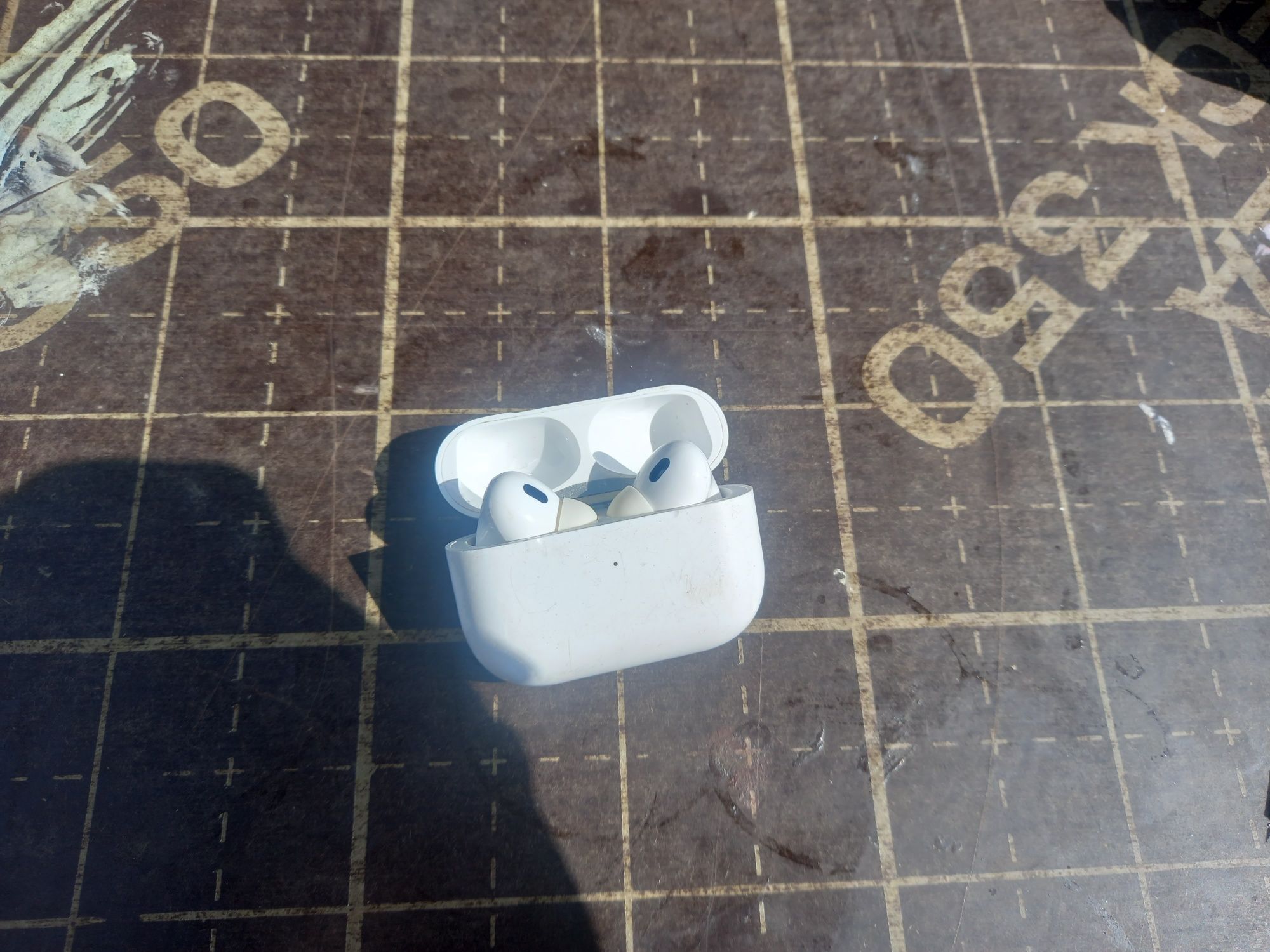 Продам airpods pro не работает 1 наушник а так хорошие