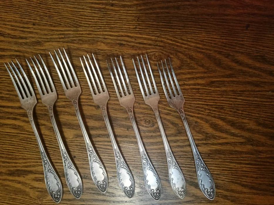 столовые приборы - вилки мельхиоровые