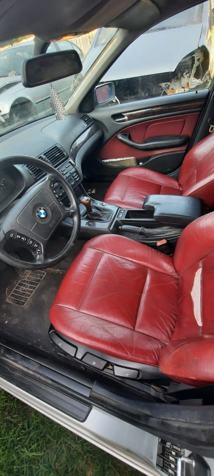 Dezmembrez bmw e46 320d 136cp