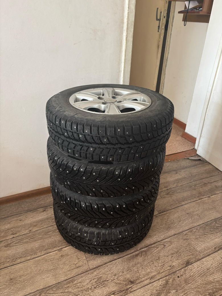 Продам Титановый диск с зимними шинами R13