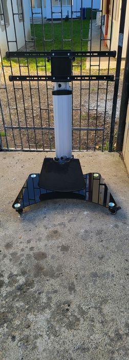 Suport TV mobil, reglabil pe înălțime