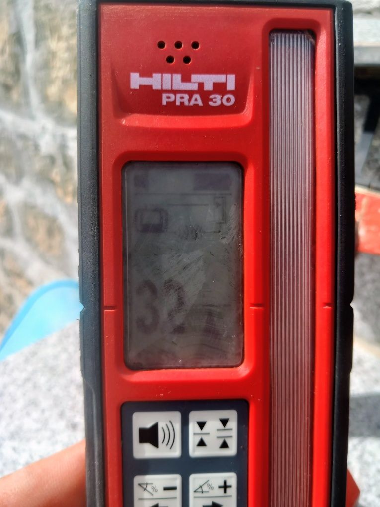 Ротационен лазерен нивелир Hilti PR 30-HVS А12