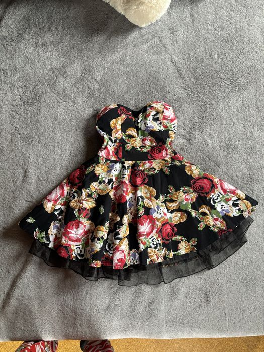 Къси рокли за повод