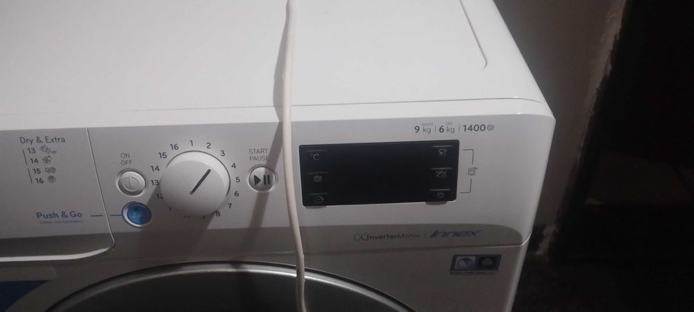 Продава перална Индезит със сушилна.