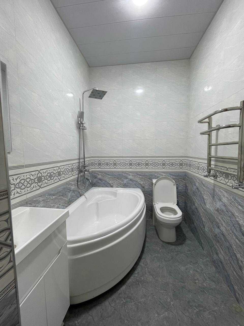 Новый очень уютный коттедж не далеко от дороги с подвалом