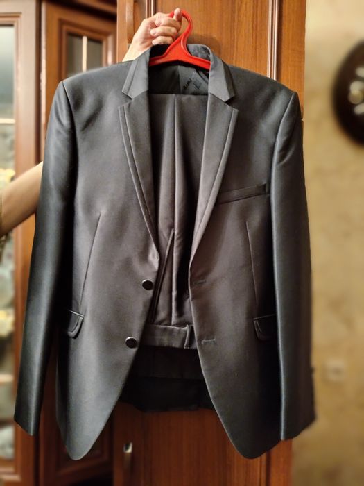 Темно серебристый мужской костюм