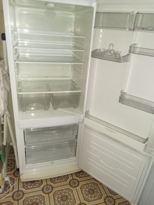 Атлант холодильник рабочая продается.