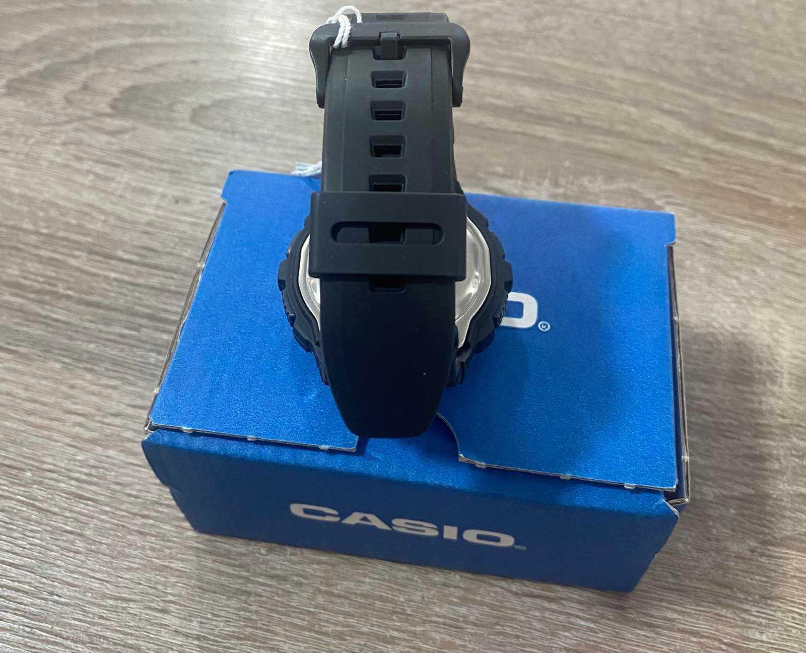 Часовник Casio AE-2000W с гаранция