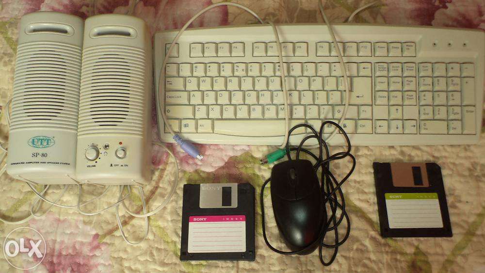 Vand set comp PC : tastatura+mouse+modem+camera casti+hard disk