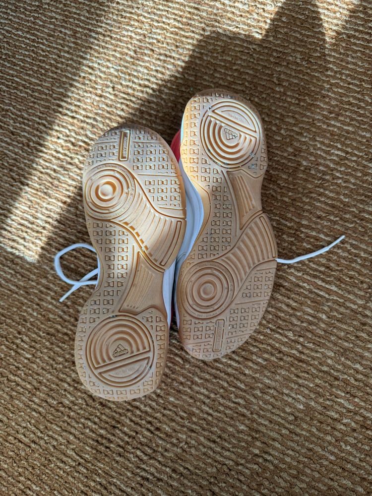 Спортни дамски обувки на Adidas