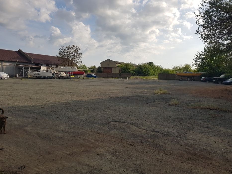 Parcare stationare ambarcatiuni materiale constructii rulote etc