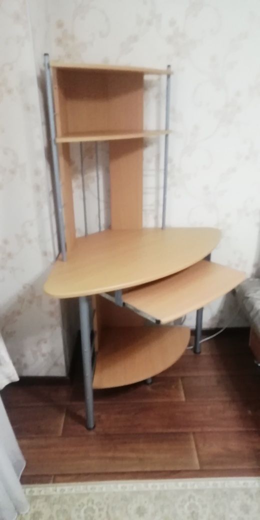 Продаётся компьютерный стол