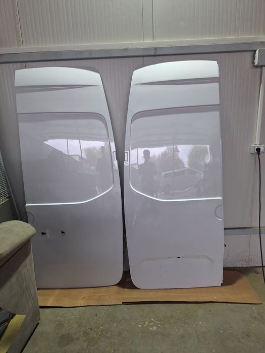 Vând uși spate Mercedes sprinter anul 2019 -2024 Modelu 907 -910