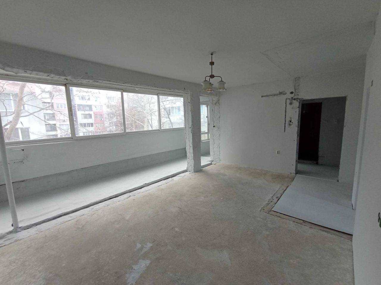 Дава се под наем Тристаен апартамент в Варна, ВИНС - 76 кв.м за 210000 € - Снимка #6