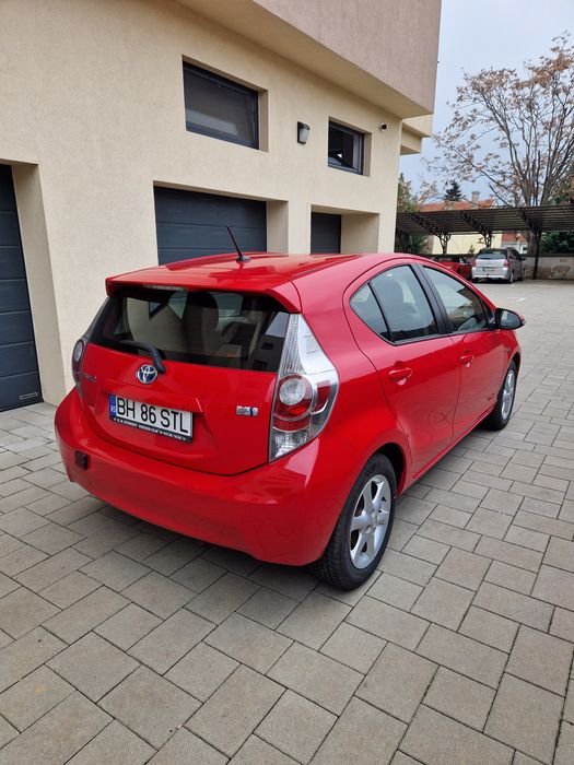 Vând Toyota Hybrid 1.5 Automată