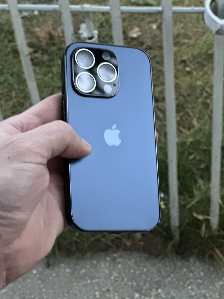 Husa cu logo iPhone 14 Pro