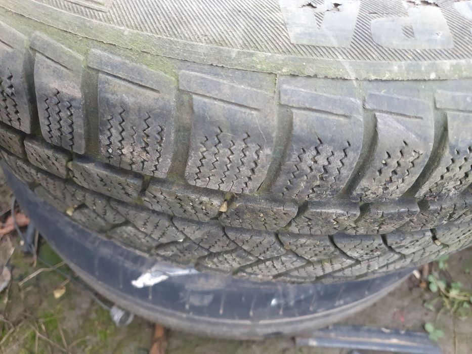 Vând jante 4x100 tot cu cauciucuri r15