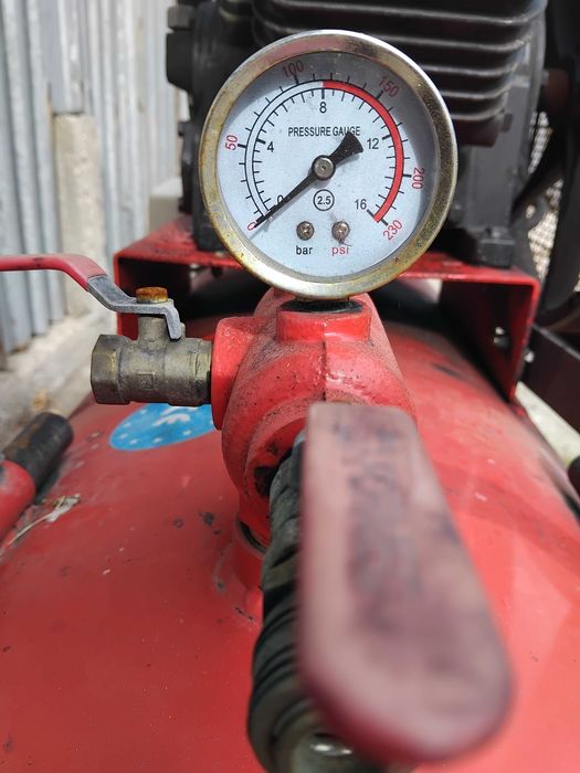 Два броя Компресори по  500литра