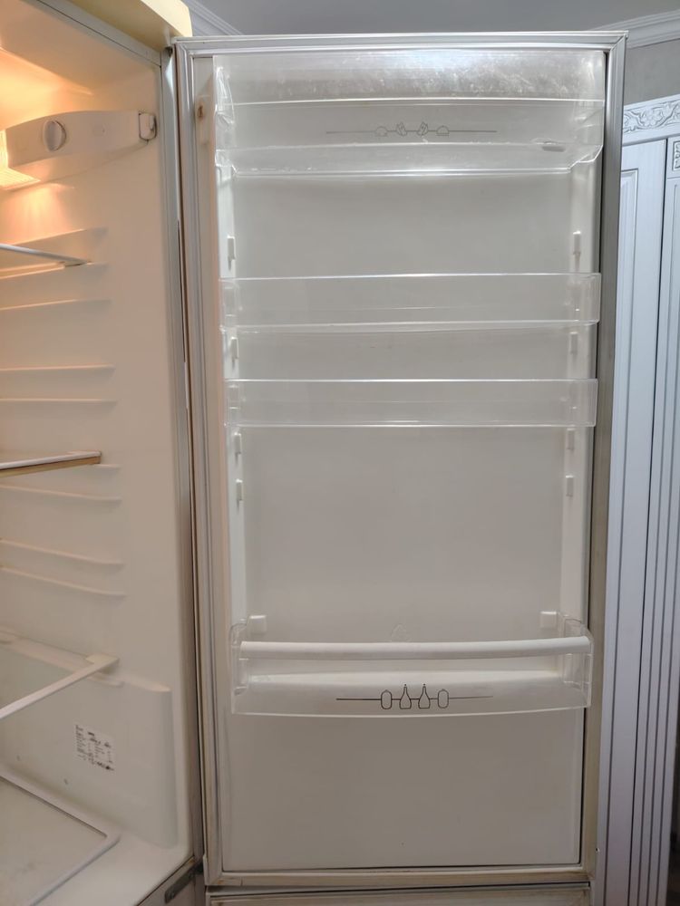 Продаю рабочий холодильник