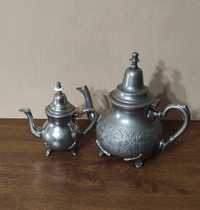 Două ceainice vintage argintate