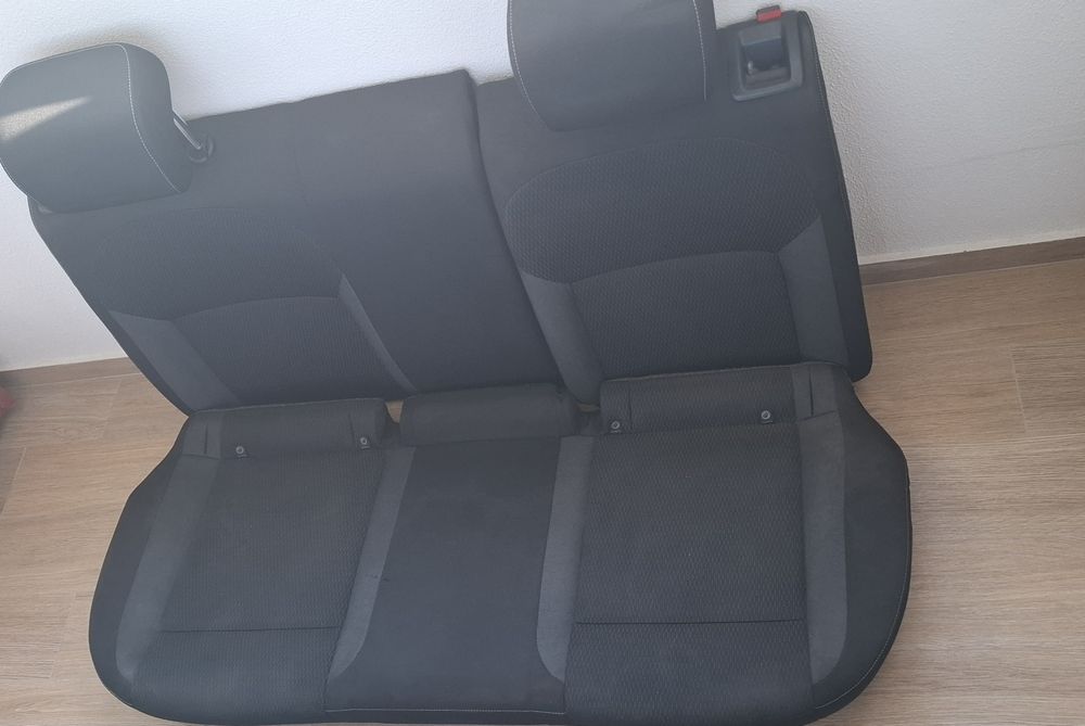 Задна седалка шкода Рапид