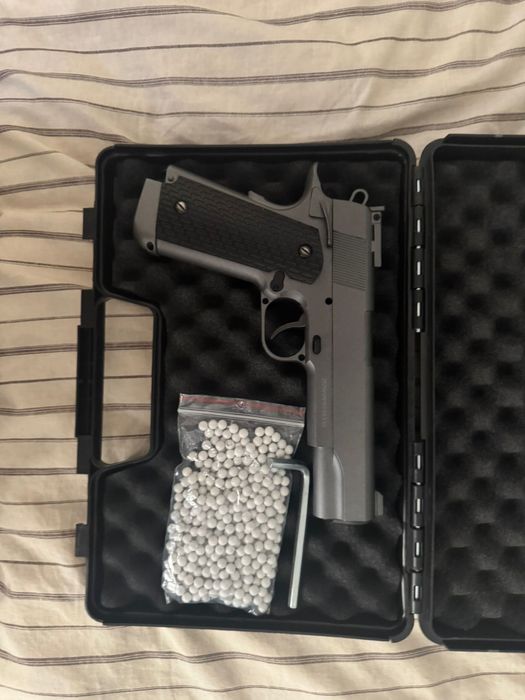 Pistol airsoft co2