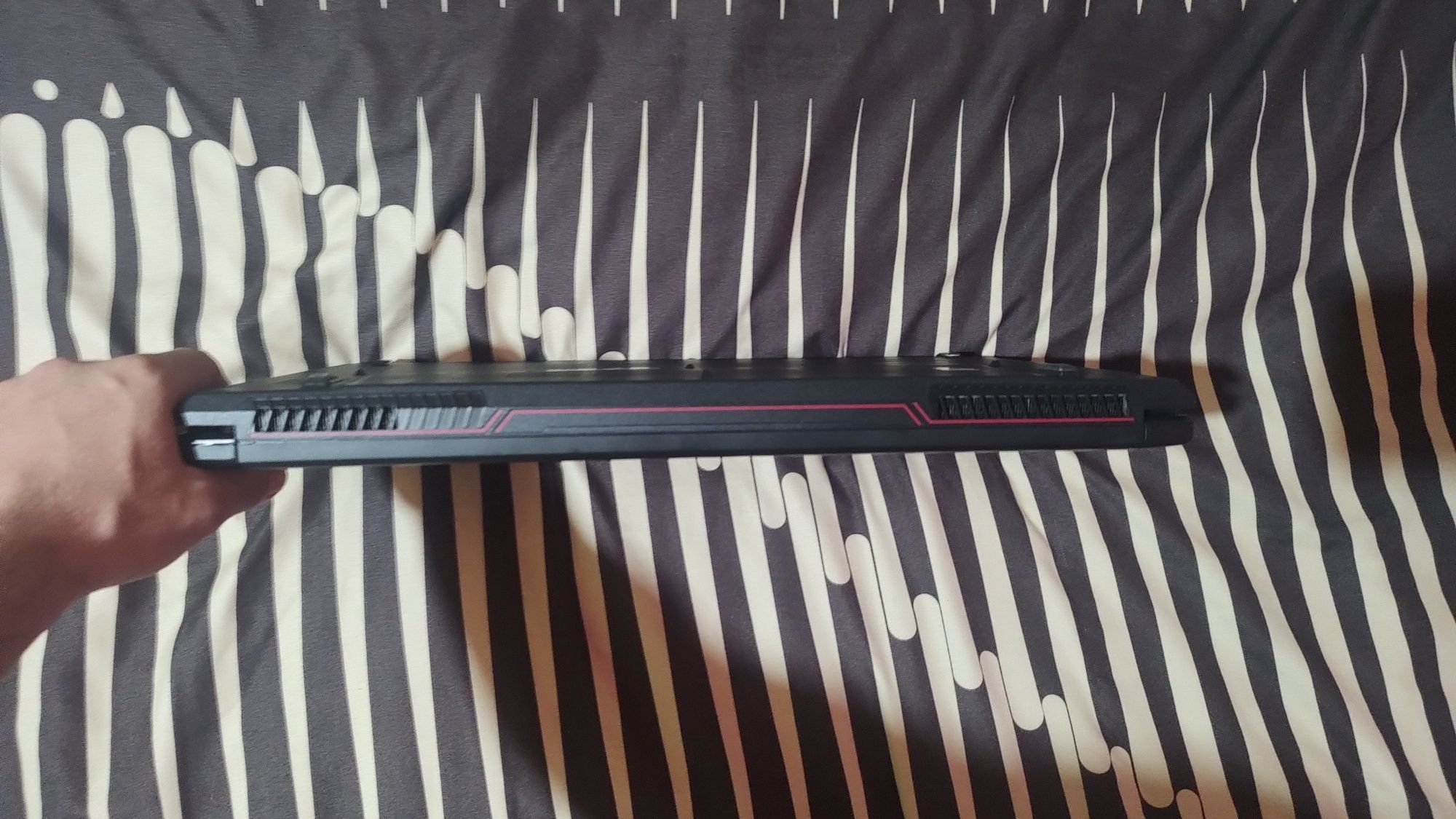 Vând laptop gaming MSI ,i7 8750h,gtx 1060 6g.