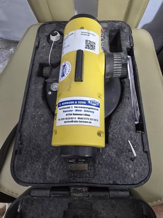 Vând nivelă optică