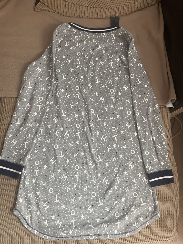 Vand rochia dama de la Tommy Hilfiger marimea M