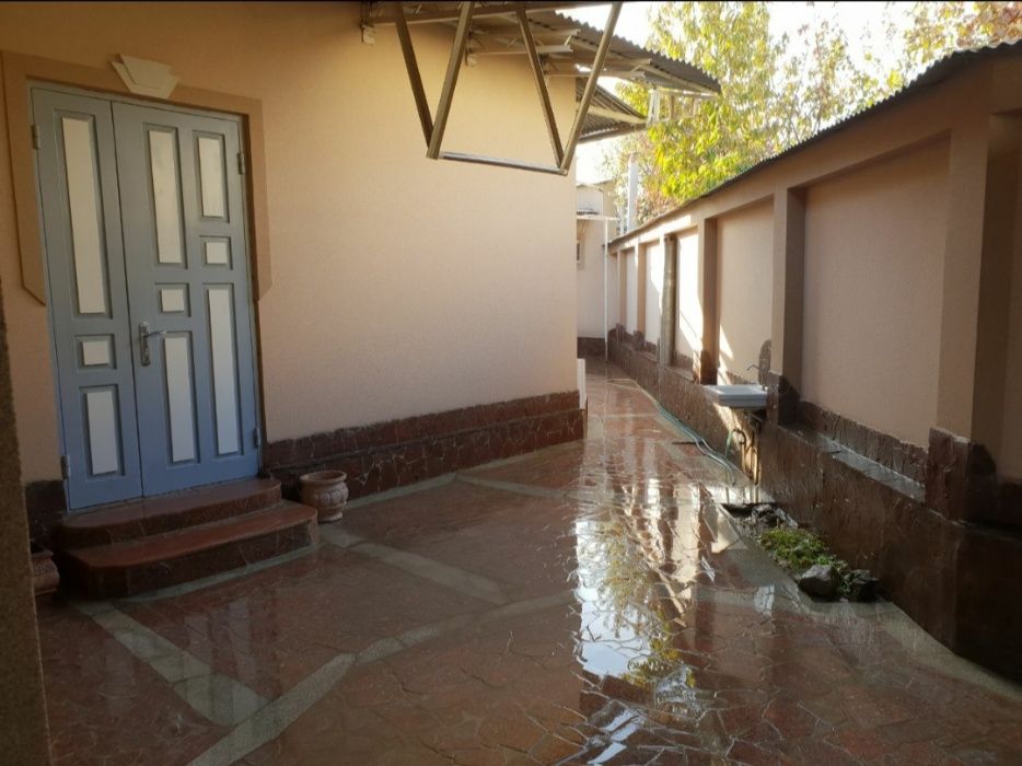 евродом миробадский район.Легко переделать в гостиницу 12 номеров