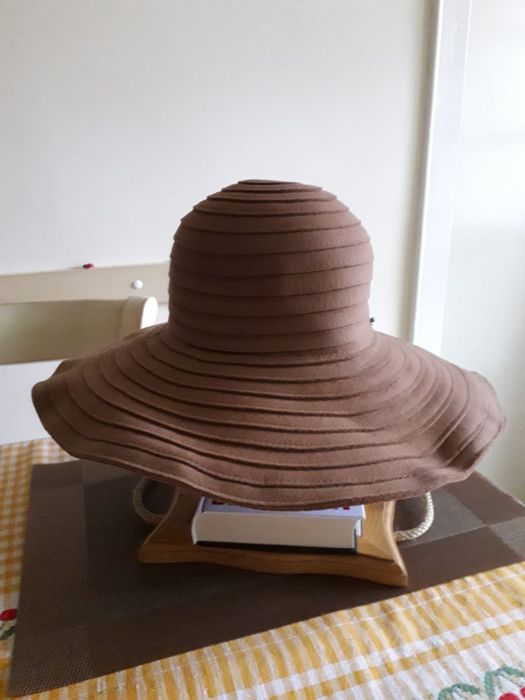 Pălărie lână MaxMara noua mărimea 57