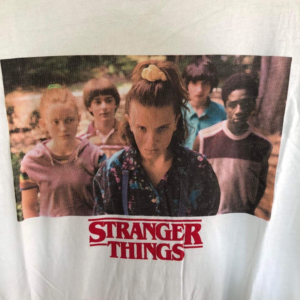 Stranger Things murch - тениски