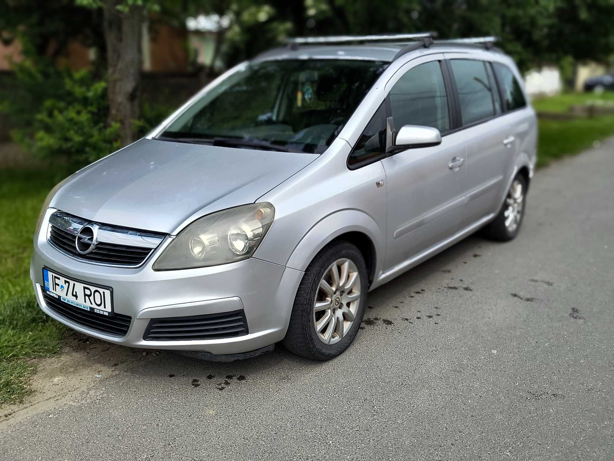 Vând Opel Zafira B