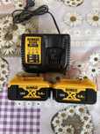 2 Bateri+incarcator dewalt
