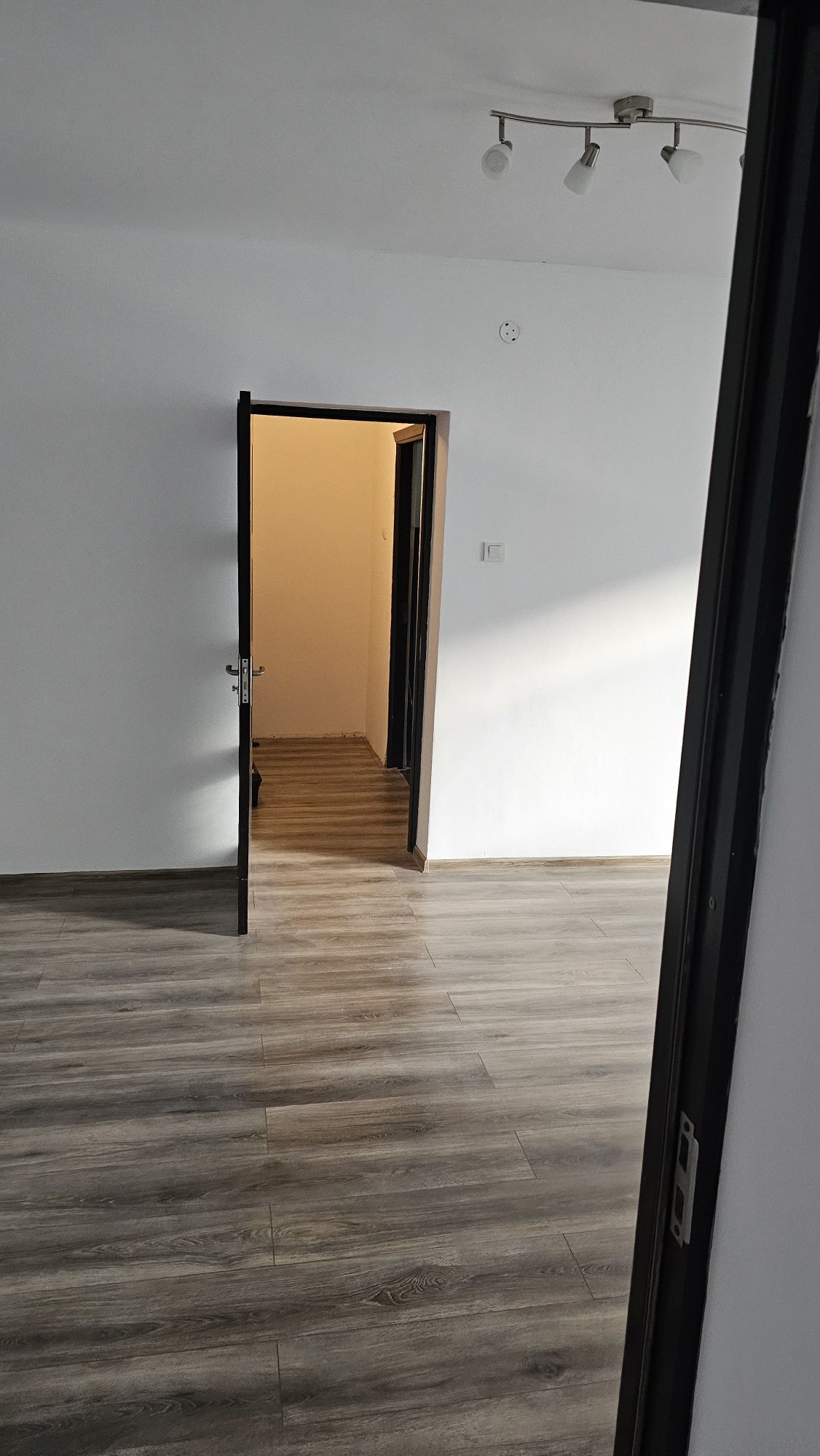Vând apartament 2 camere.
