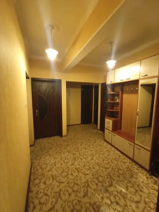 Продаю 4-х комнатную квартиру Сергели 8
