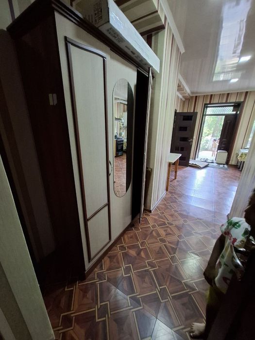 Просторная 2х комнатная (70м²) с мебелью и техникой в центре Чирчика