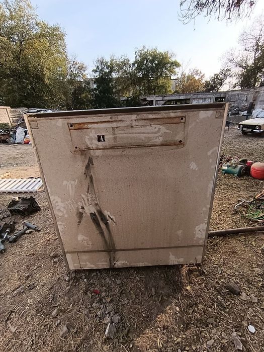 Izatermik furgon buvishniy yechilagan