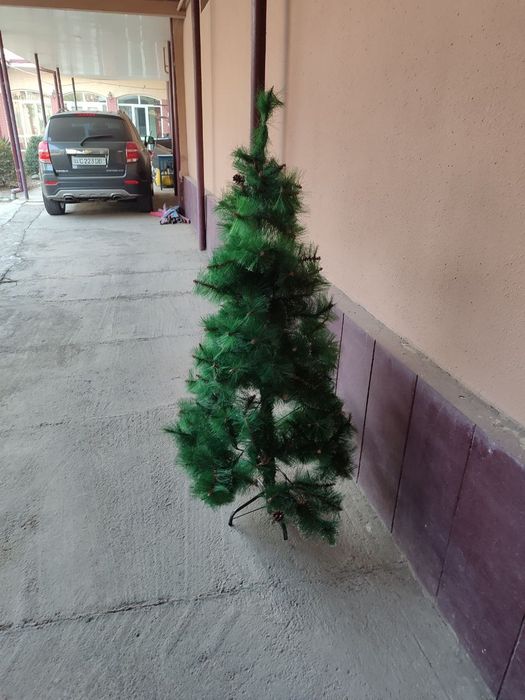 Елка со снежком и шишками