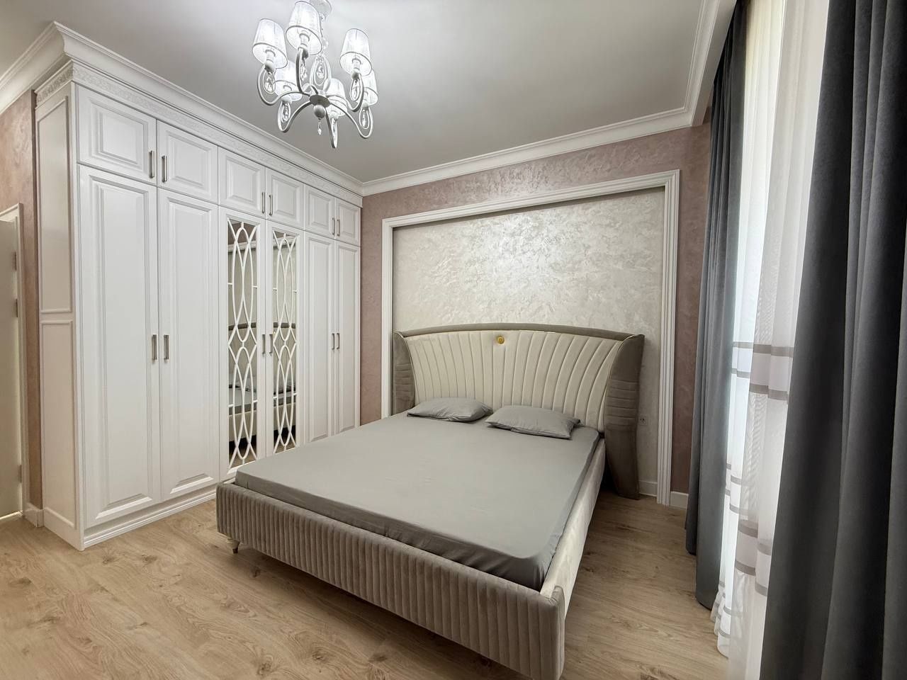 Yakkasaroy. Jk Parisien. GOLDEN Hause4/4/8. 125m2.