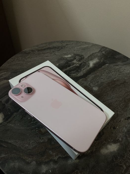 Продам iPhone 15 в розовом цвете