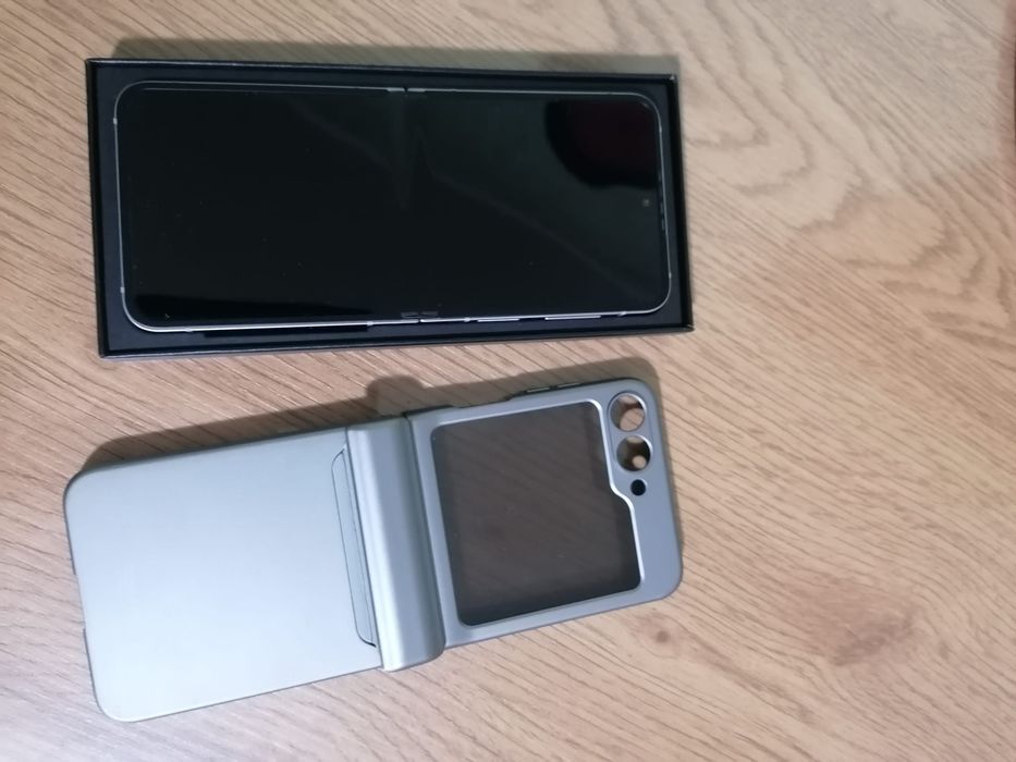 Telefon mobil Samsung Galaxy Z Flip6,