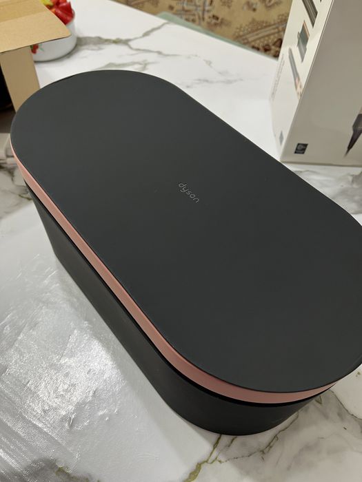 Продается фен Dyson