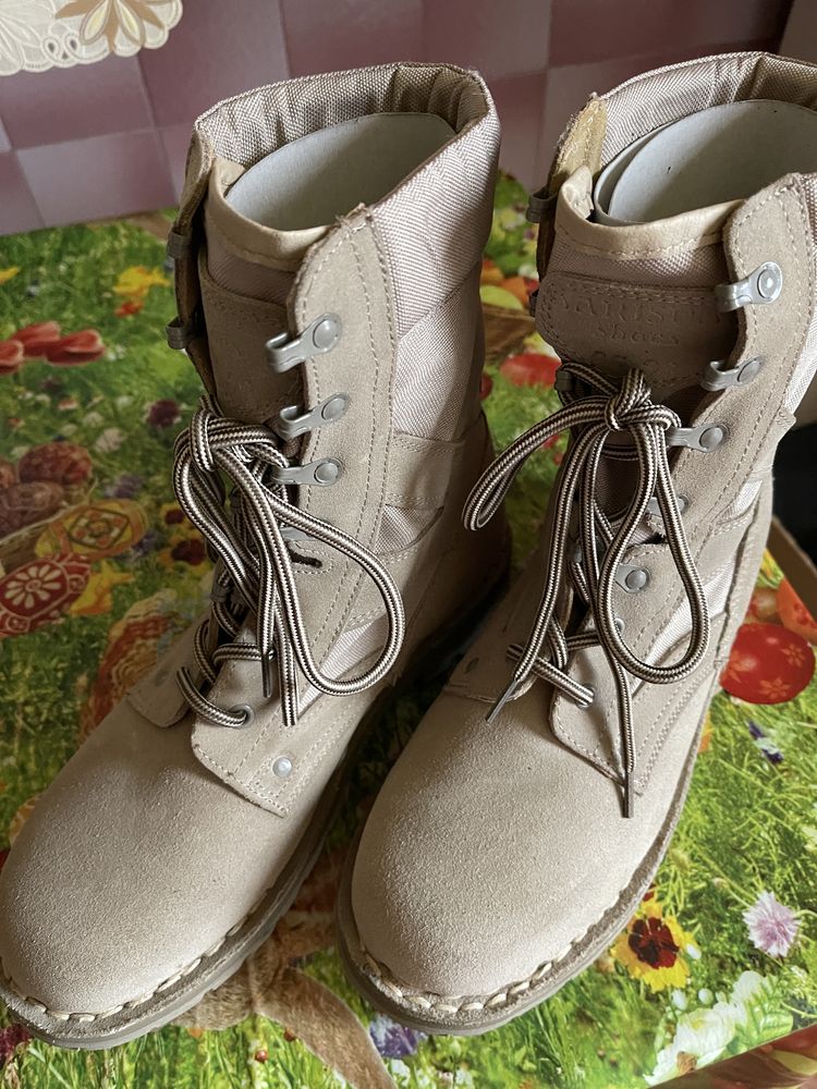 Bocanci militari de iarnă și vară